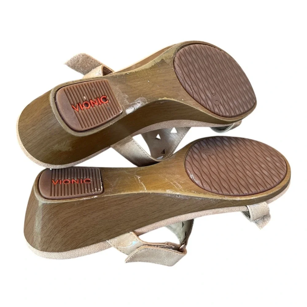 Vionic‎ Maggie Wedge Sandals Women's Size 9 Beige Studded